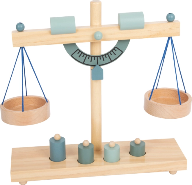 Learning balance and weighing through play