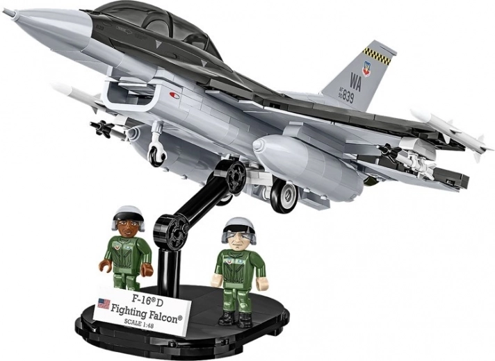 Zwei Minifiguren und Ausstellungsständer