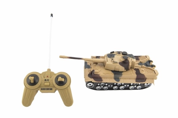 Twee RC-tanks 1:32 met effecten