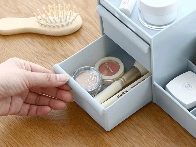 Organizer voor cosmetica in kastje met twee lades