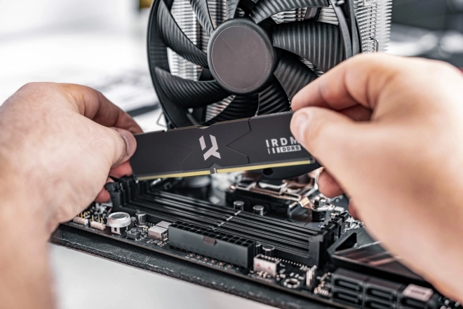Mémoire IRDM DDR5 32GB 6800MHz CL34 noire
