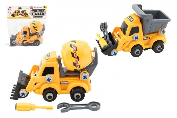 Screwable construction machine with plastic accessories