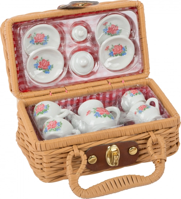 Klein koffieservies in een koffer