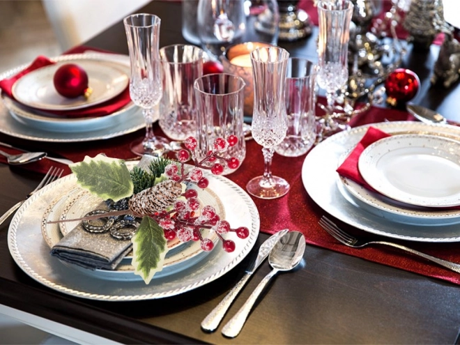 Weihnachtliche Tischdekoration mit Eberesche