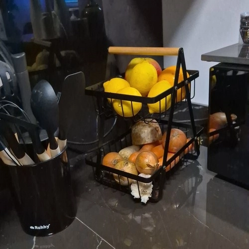 Twee-laags fruit- en groentemand in loftstijl