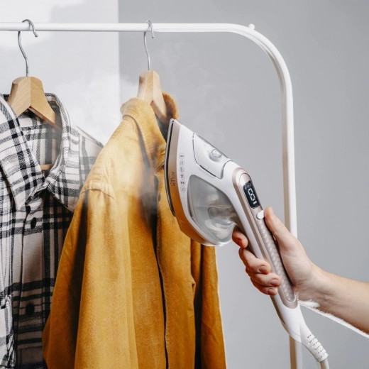 2-in-1: ironing on a board and vertical steaming