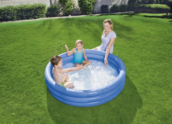 Amusement pour les enfants au jardin