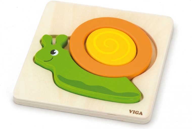 Thick wooden pieces for little hands