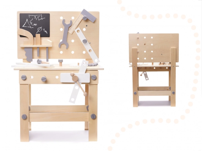 Houten werkplaats met gereedschap