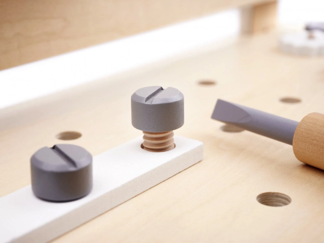 Houten werkplaats met gereedschap