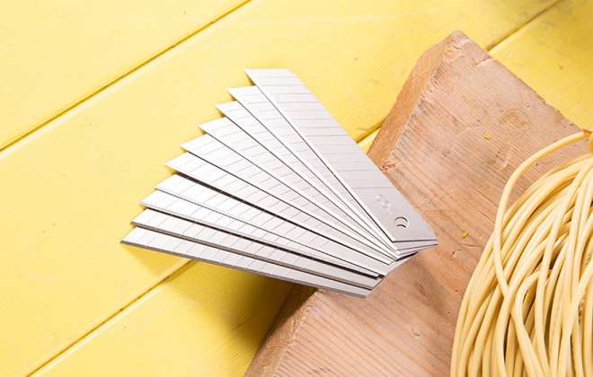 Vervangende messen Deli 18 mm, 10 stuks