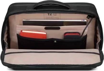 Space for a 16″ laptop and smart organization