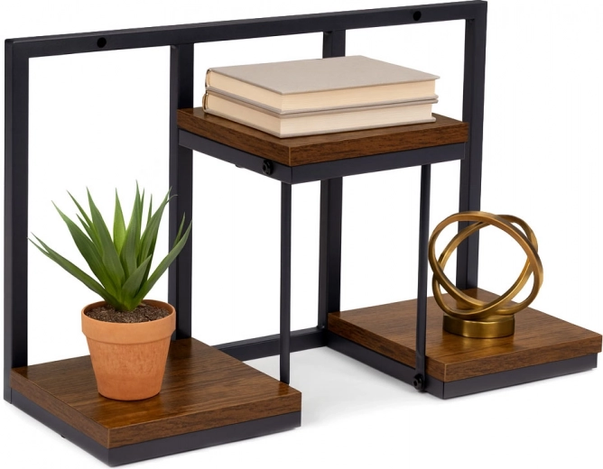 Praktische Ablagen im Holzdekor