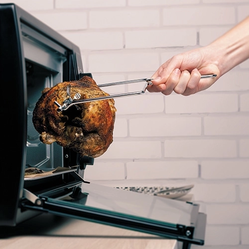 360° rotisserie for juicy meat