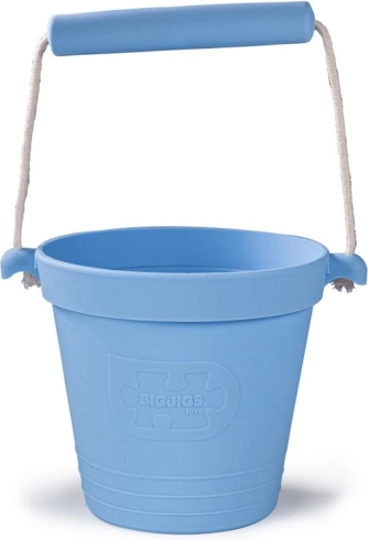 Seau de plage en silicone bleu clair BIGJIGS