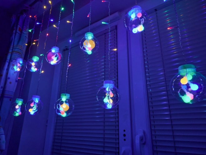 LED Lichterkette Vorhang Kugeln