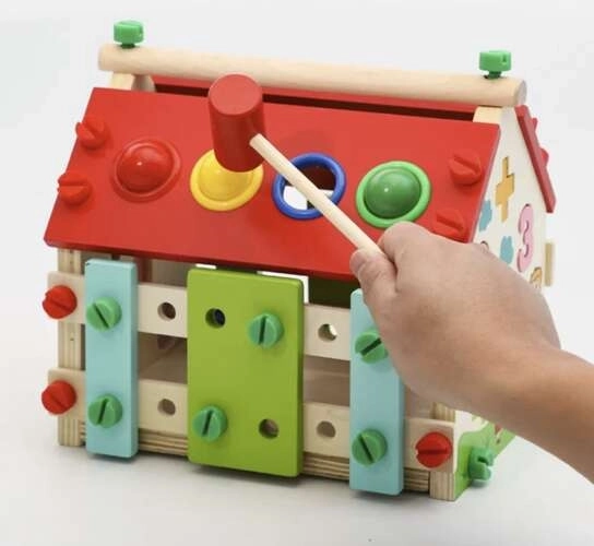 Houten educatief huisje voor kinderen DIY