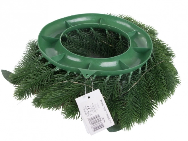 Weihnachtlicher LED-Kranz mit Dekorationen