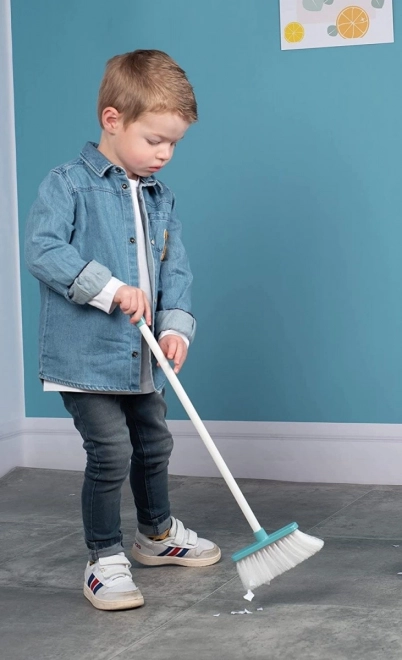 Creative play with cleaning set