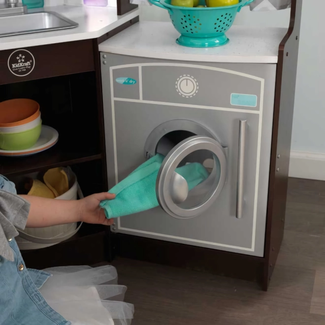 Wasmachine en opbergruimte voor orde tijdens het spelen