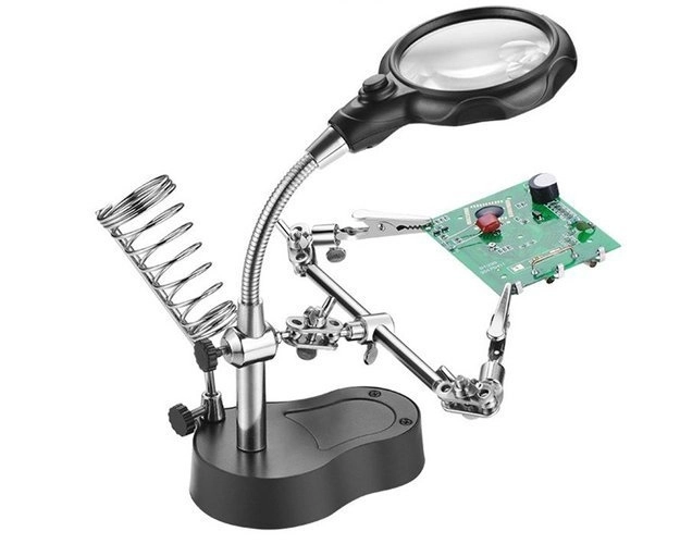 Derde hand met loep en LED-verlichting