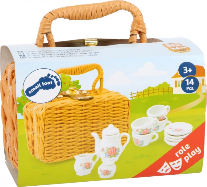 Klein koffieservies in een koffer
