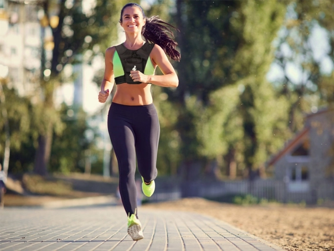Veste de course sportive avec éléments réfléchissants et support pour téléphone