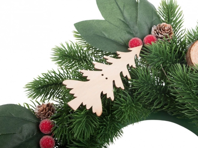 Weihnachtlicher LED-Kranz mit Dekorationen