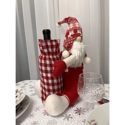 Weihnachtswichtel mit Flaschenhülle