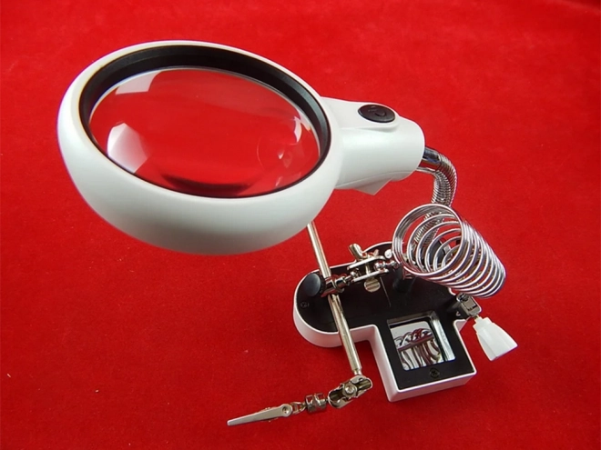 Professionele derde hand met loep en LED-verlichting
