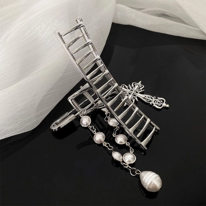 Decoratieve haarclip met zilveren pareltjes