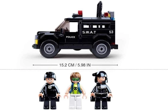 Three minifigures and rich accessories