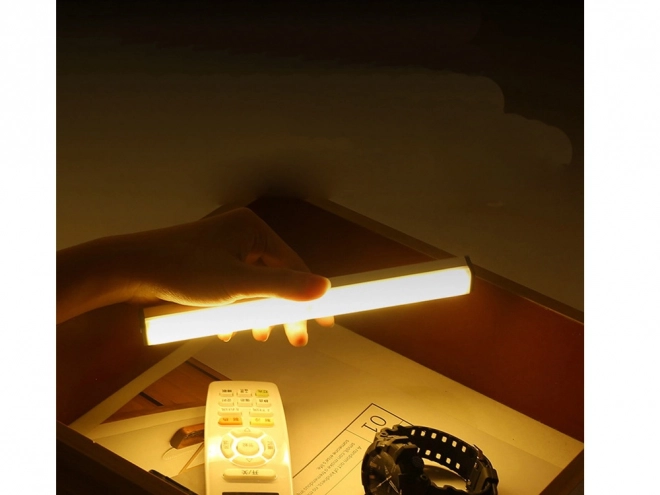Lumière auto-adhésive avec capteur de mouvement