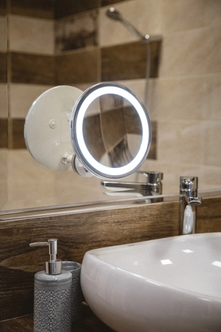 Miroir cosmétique LED Adler AD 2168 avec ventouse