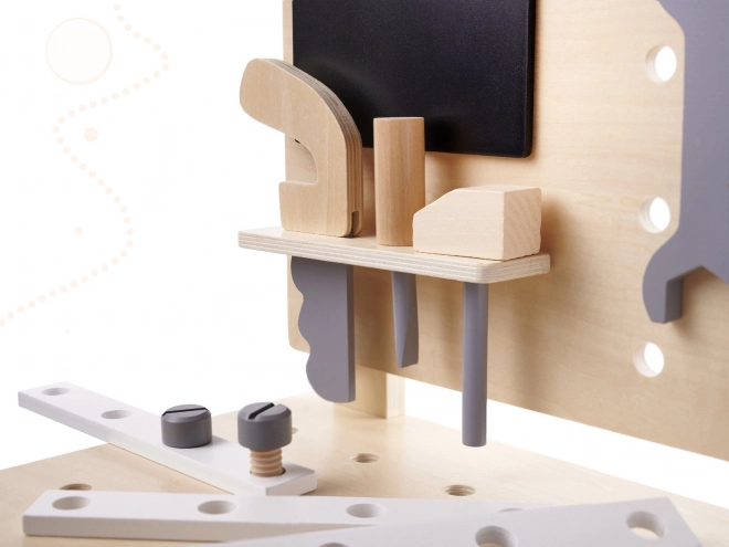 Houten werkplaats met gereedschap