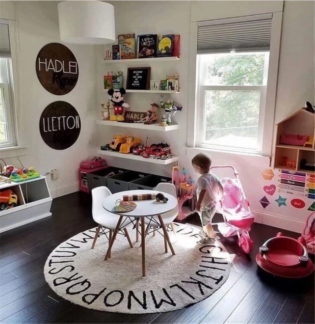 Round Rug with Alphabet Pattern