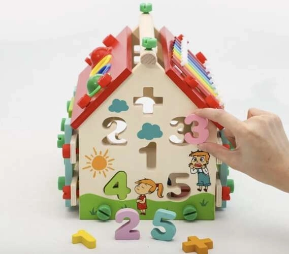 Houten educatief huisje voor kinderen DIY