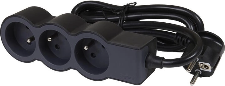 3 outlets and 16 A / 3680 W