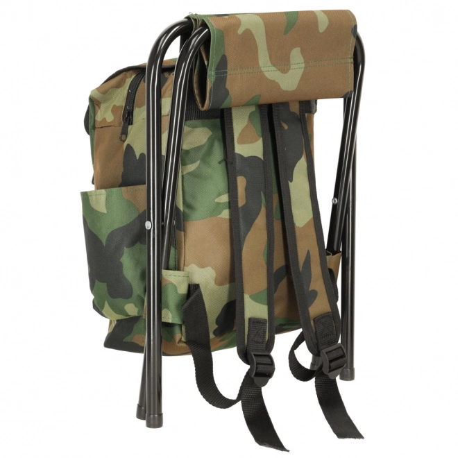 Opvouwbare toeristische stoel zonder rugleuning met rugzak in camouflagepatroon