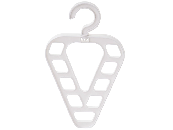 9 openings for hangers and accessories