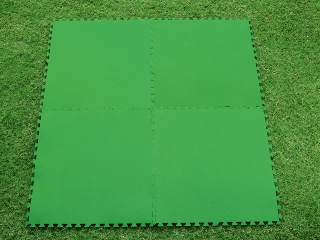 Grüne Schaumstoffmatte für Gartenschwimmbecken