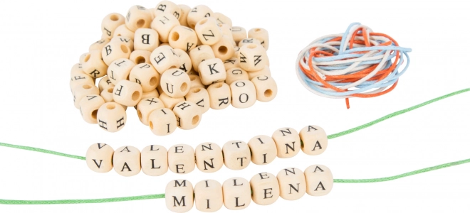 Perles à enfiler en bois avec des lettres