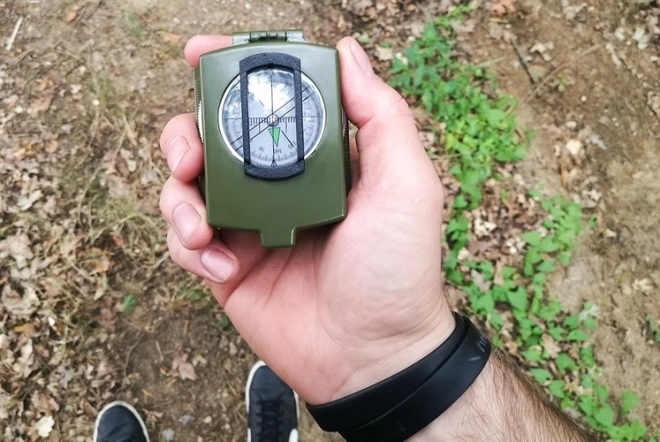 Compas militaire pour la navigation extérieure