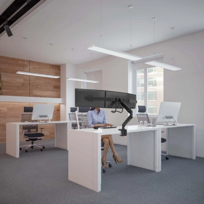 Frame voor 3 monitoren met verstelbare arm