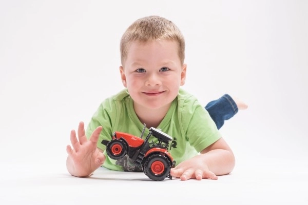 Rode Zetor tractor op traagheidsmotor met licht- en geluidseffecten