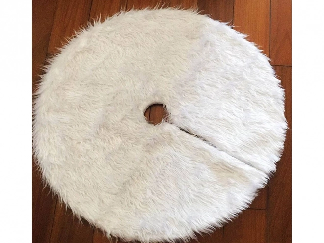 Flauschiger weißer Weihnachtsbaumunterleger