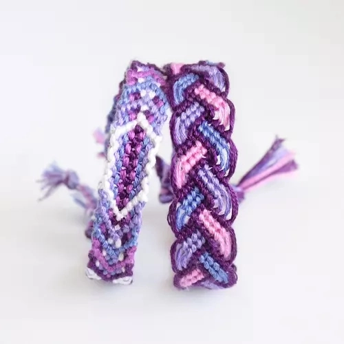 Bracelets à motifs et décoration de perles