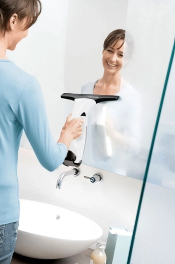 Quick drying for mirrors and showers