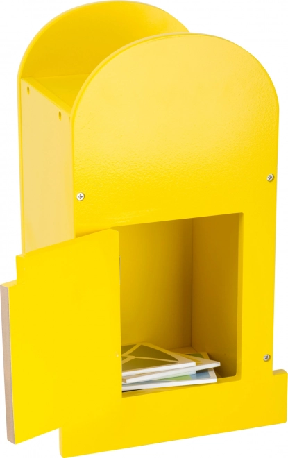 Boîte aux lettres en bois avec lettres