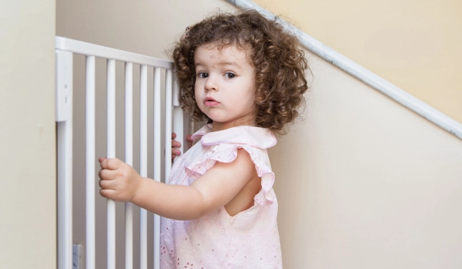 Adjustable White Safety Gate by ECOTOYS
